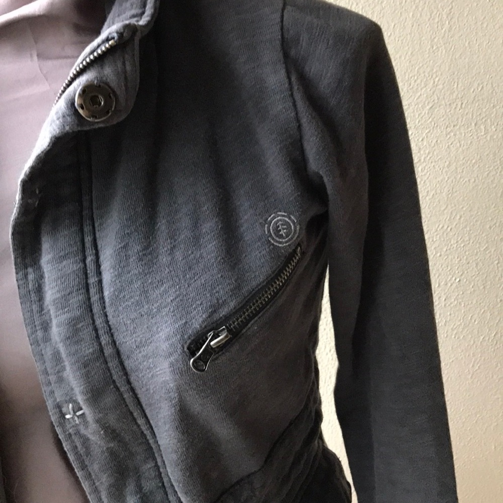 Element size small - Picture 2 of 3